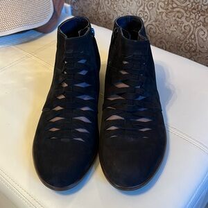 Women's Naot Leveche Black Velvet/Shiitake Nubuck